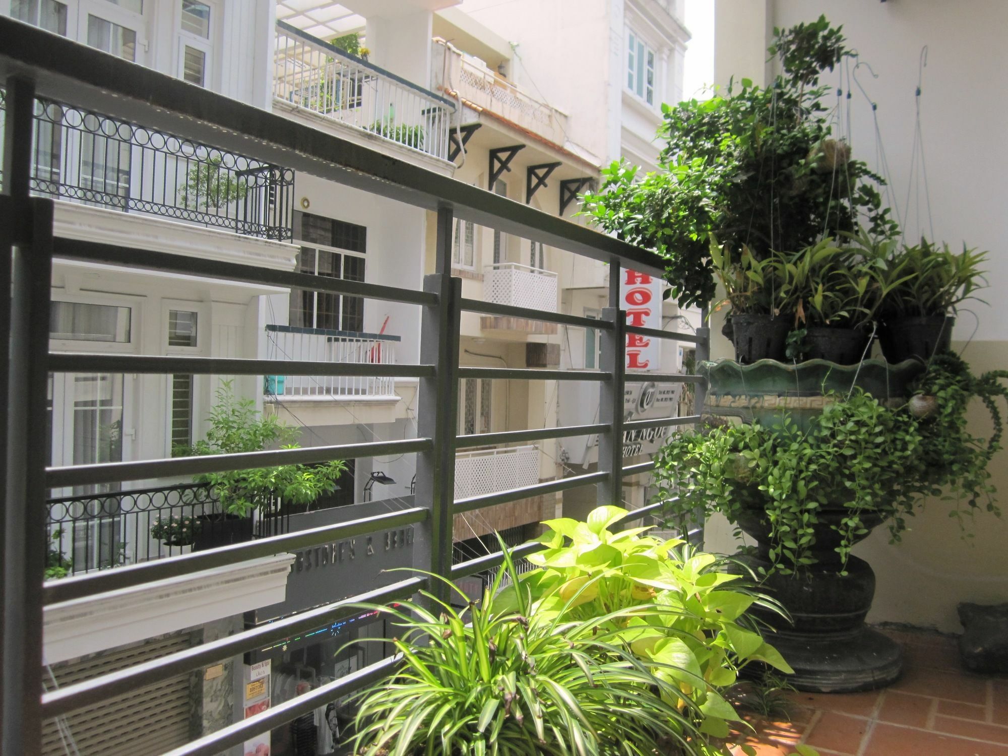 The Lily Hostel & Coffee Ho-Chi-Minh-Stadt Exterior foto